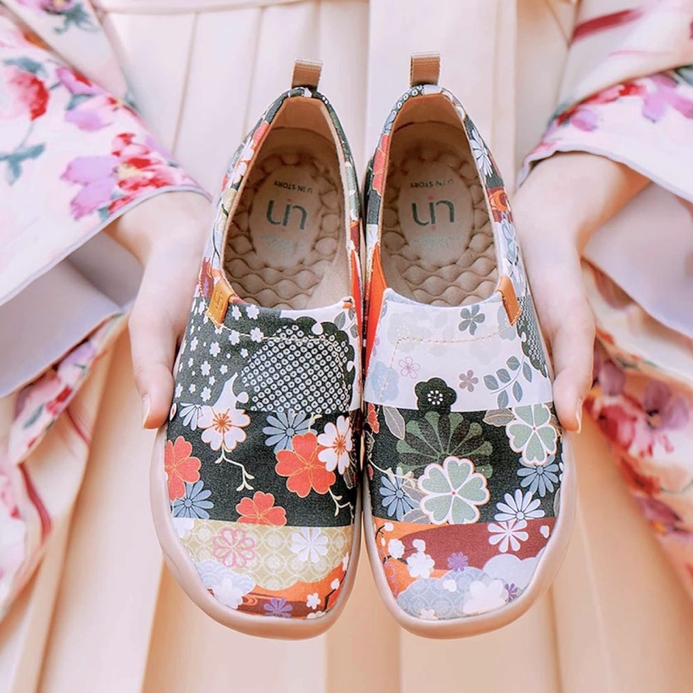 Like NEW UIN Women's Fashion Floral Sneaker Painted Canvas Slip-On Ladies Shoes